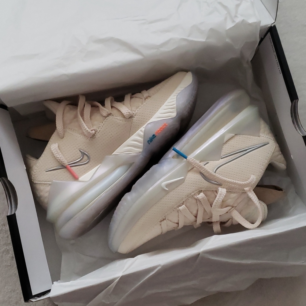 NIKE • LeBron XVII Low Shoes in Light Cream - 6